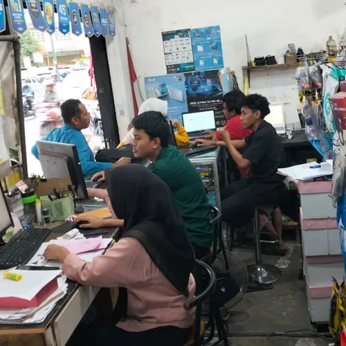 Aktivitas servis Dee Computer