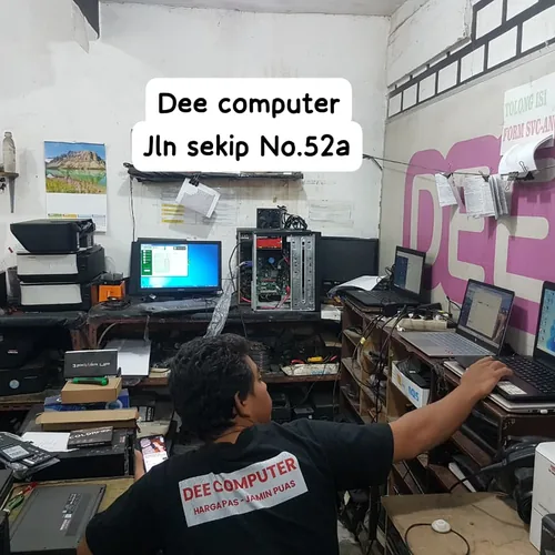 Teknisi profesional Dee Computer